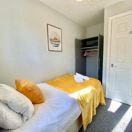 Free Private Parking! Oakley House And Garden! Fully Equipped 4 Comfy Beds Villa Corby Buitenkant foto