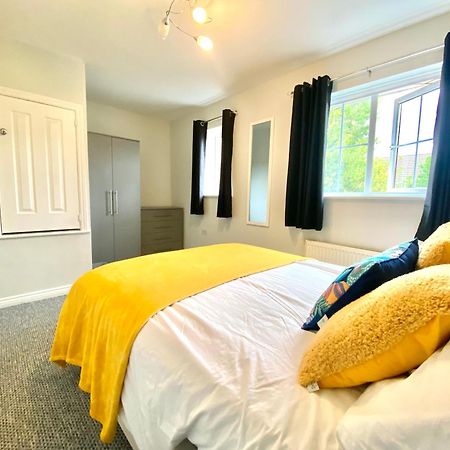 Free Private Parking! Oakley House And Garden! Fully Equipped 4 Comfy Beds Villa Corby Buitenkant foto