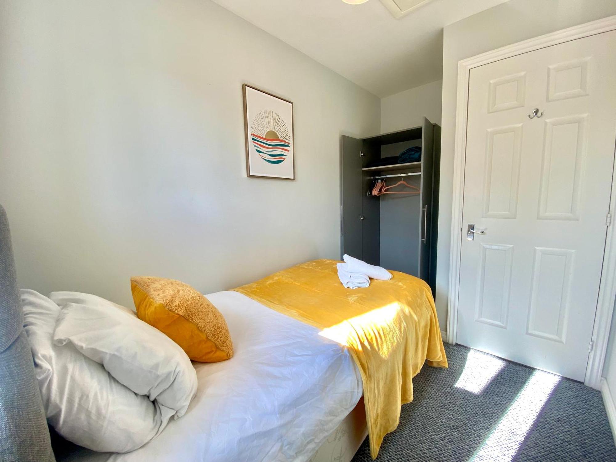 Free Private Parking! Oakley House And Garden! Fully Equipped 4 Comfy Beds Villa Corby Buitenkant foto