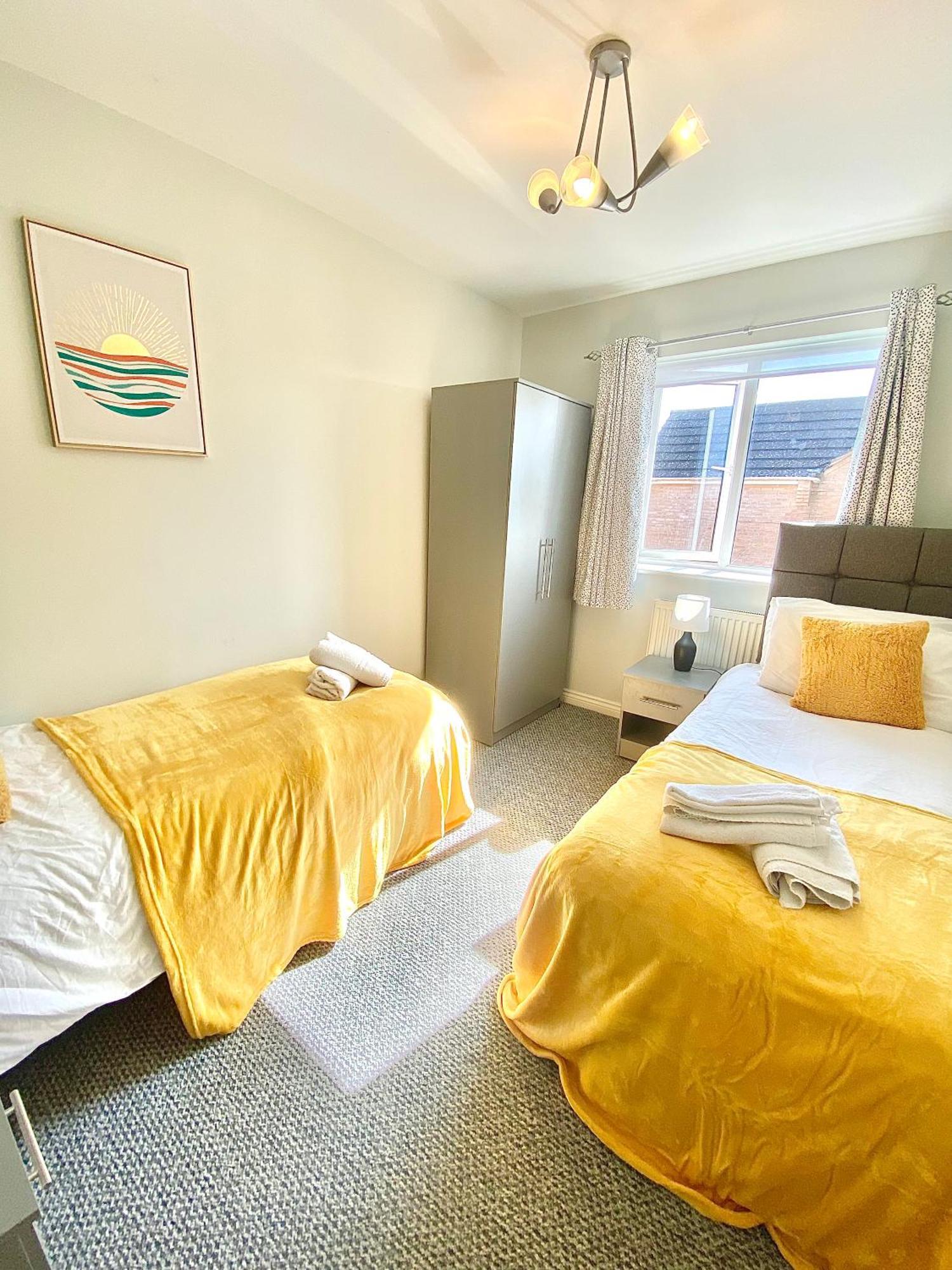 Free Private Parking! Oakley House And Garden! Fully Equipped 4 Comfy Beds Villa Corby Buitenkant foto